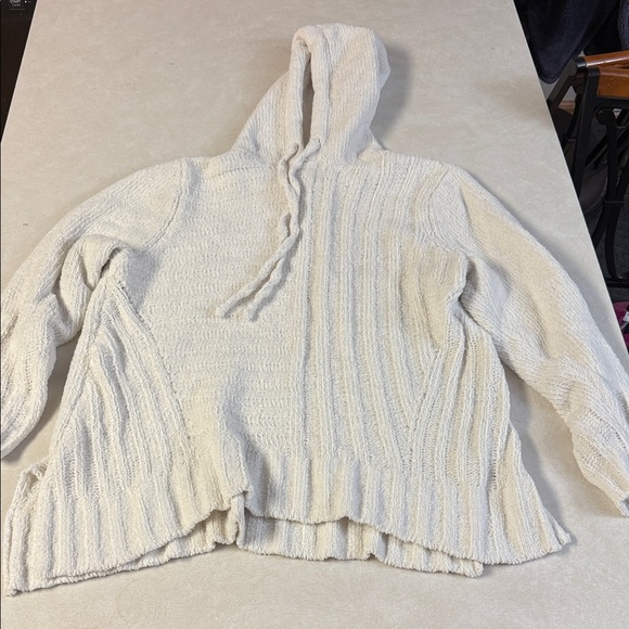 Simply Vera Vera Wang Sweaters - Simply Vera Vera Wang Cream Hooded Sweater 🐯